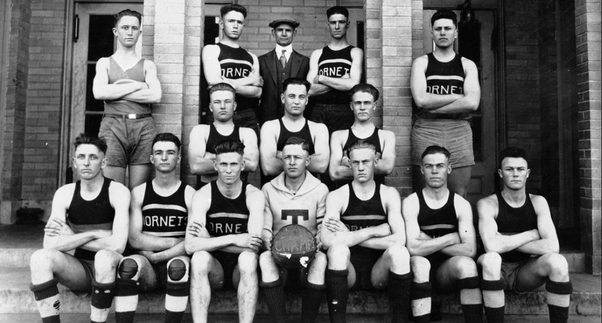 vintage college basketball team photo